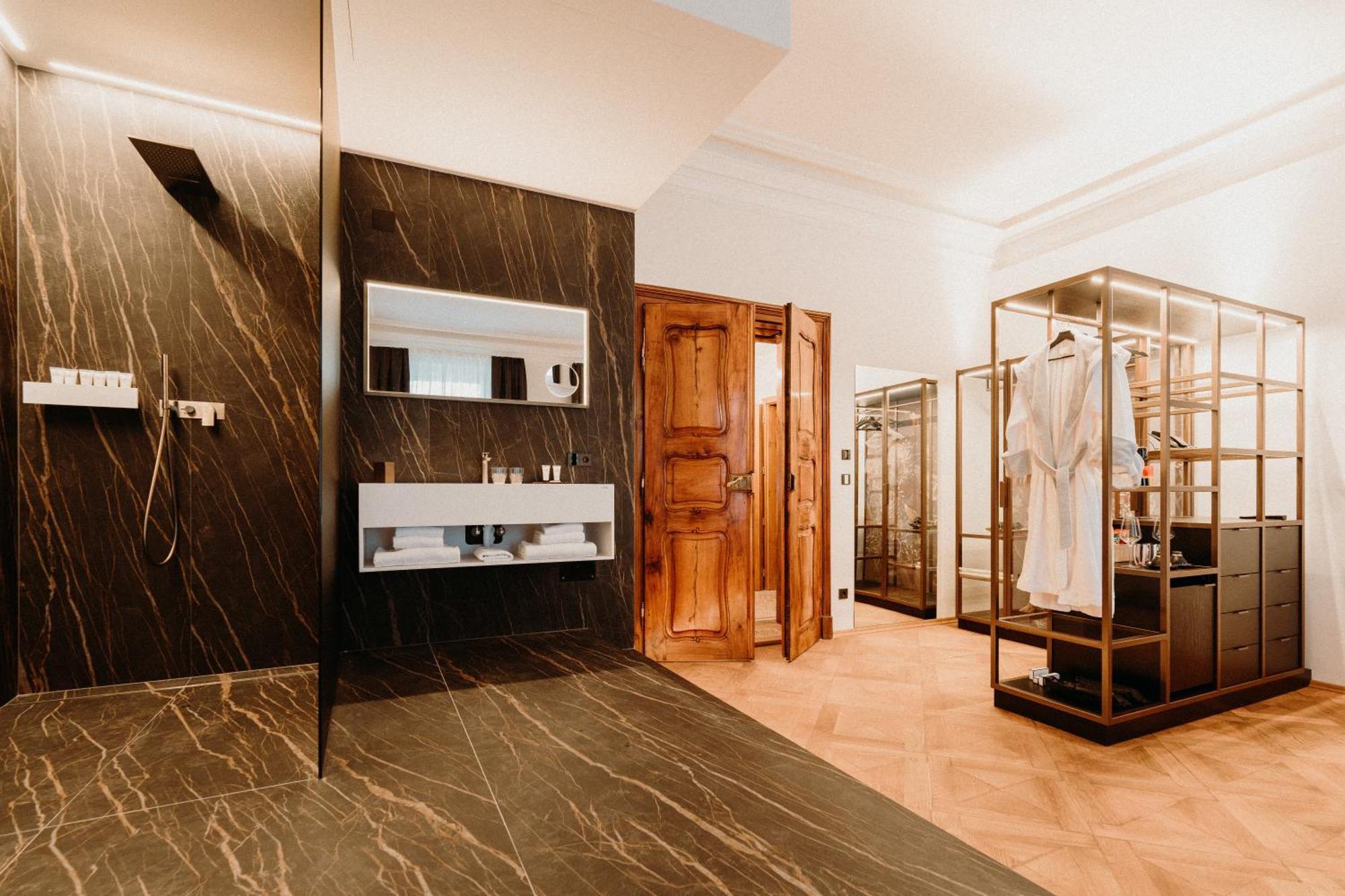 Meta Suites Historic City Living Больцано Экстерьер фото