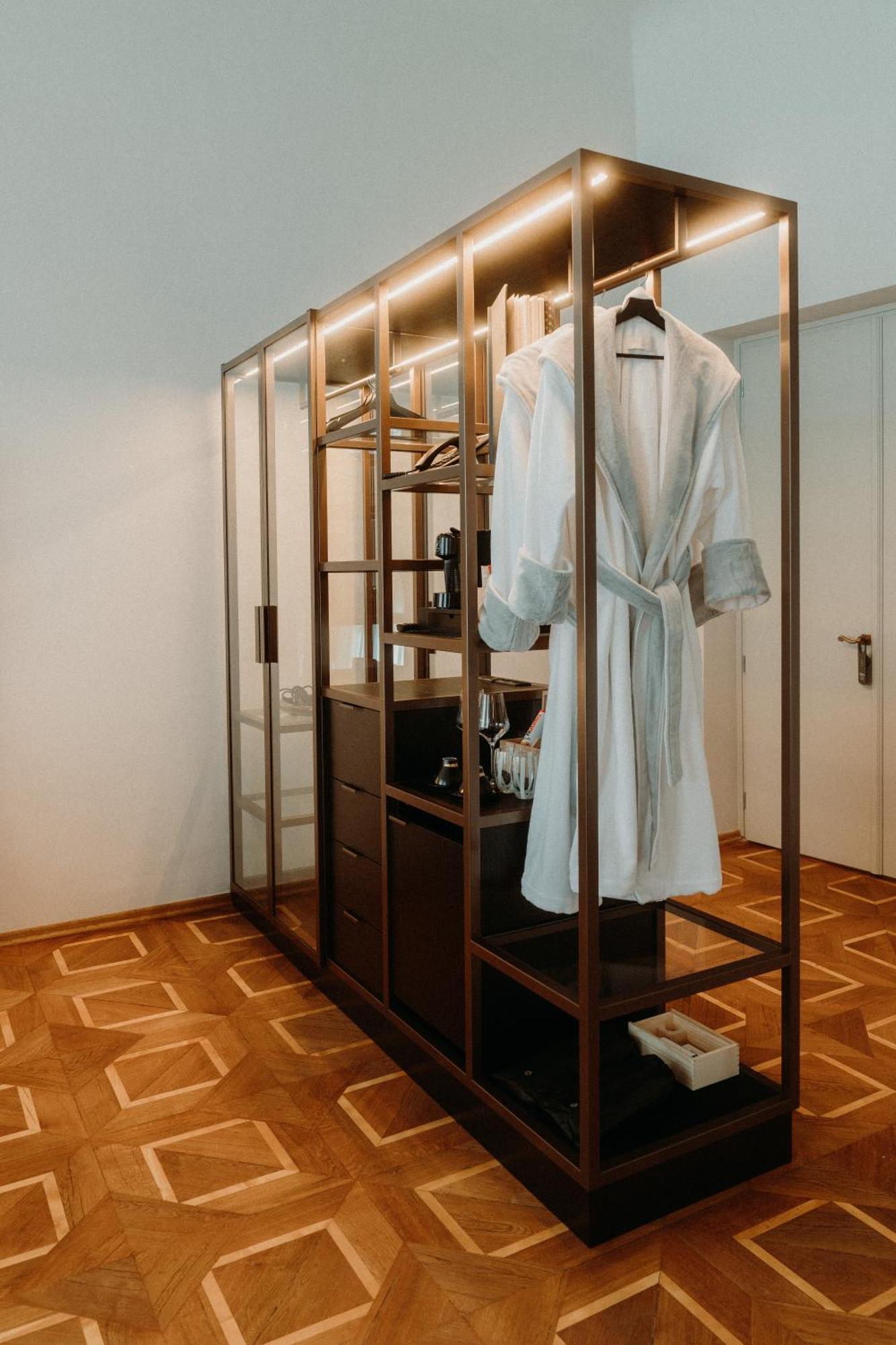 Meta Suites Historic City Living Больцано Экстерьер фото
